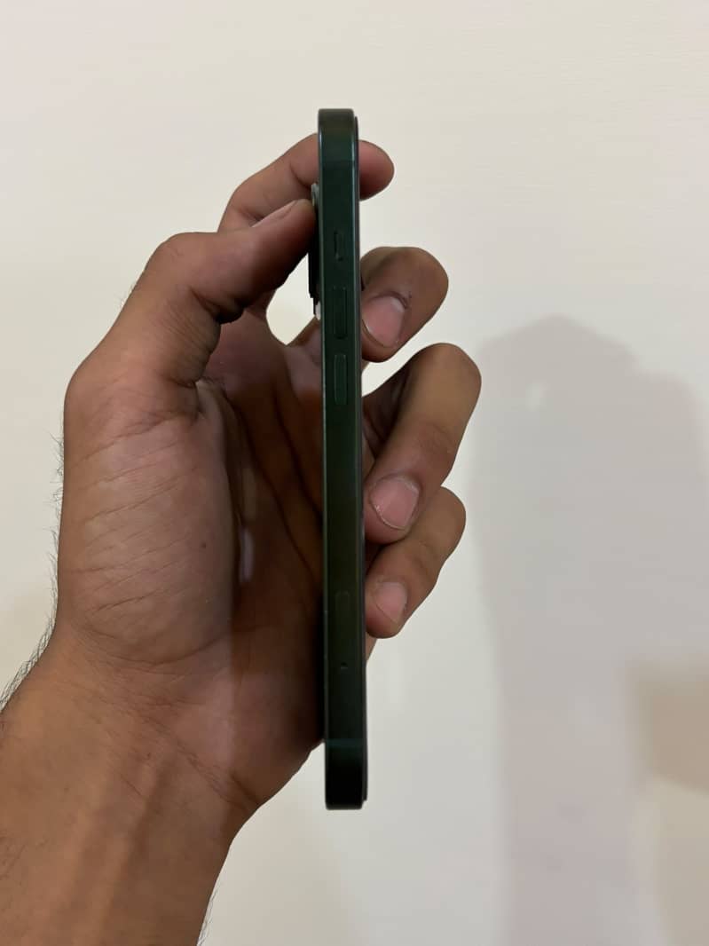 Apple iPhone 13 4