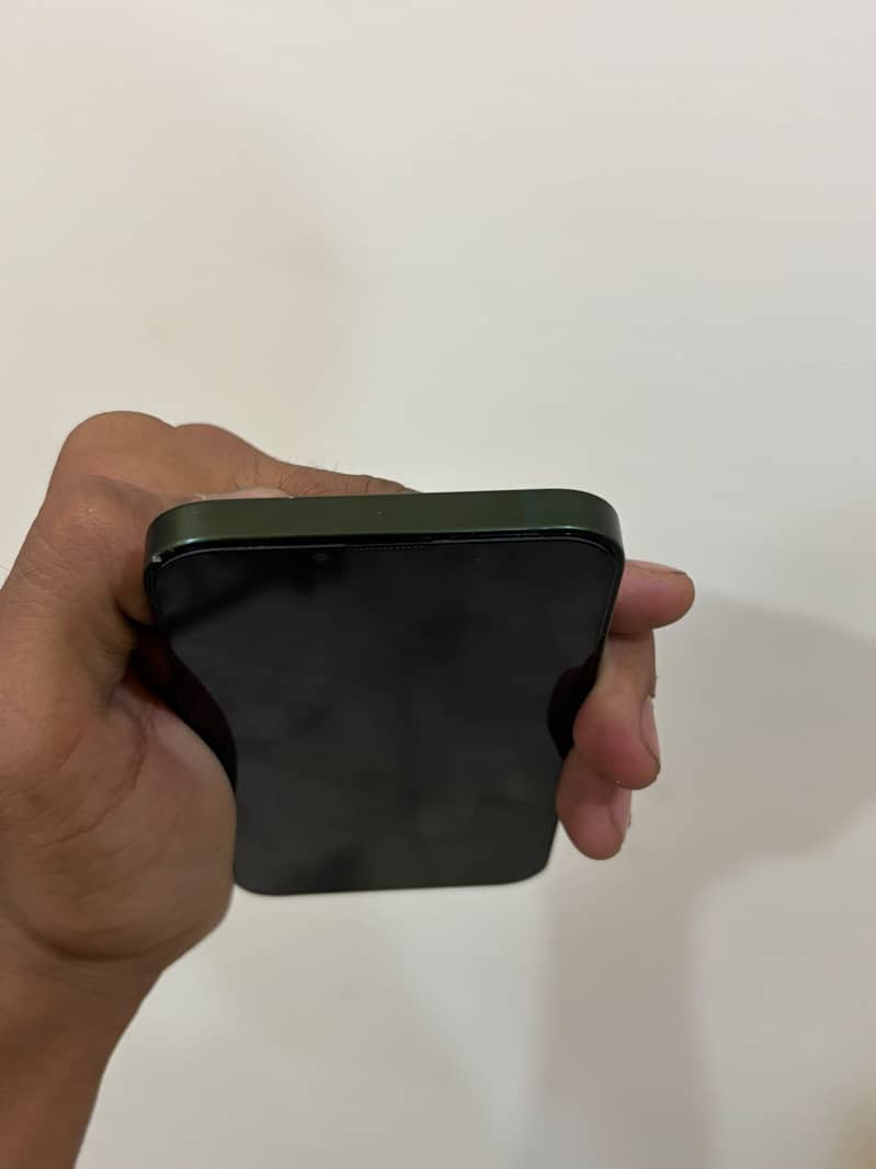 Apple iPhone 13 5