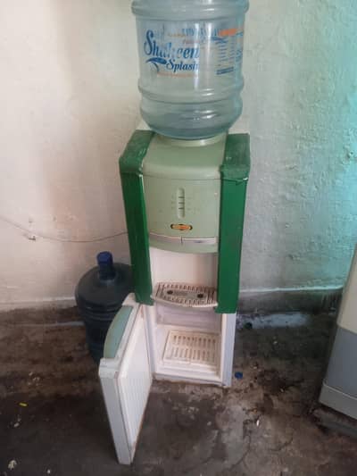 Water Dispenser Mint Condition Working Great Non Repaired
