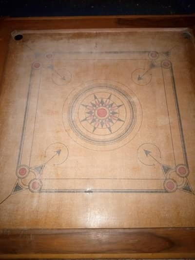 carrom board used - Indoor Sports Equipment - 1120318649