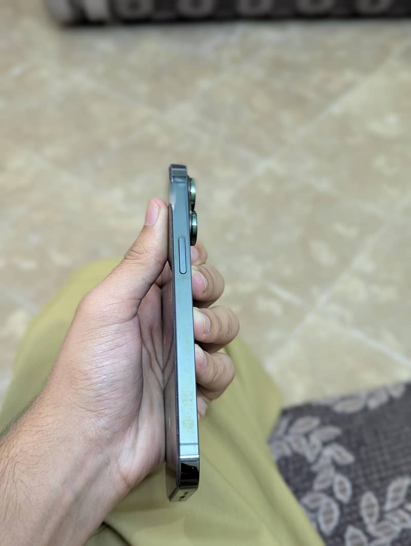 Apple iPhone 13 Pro 2