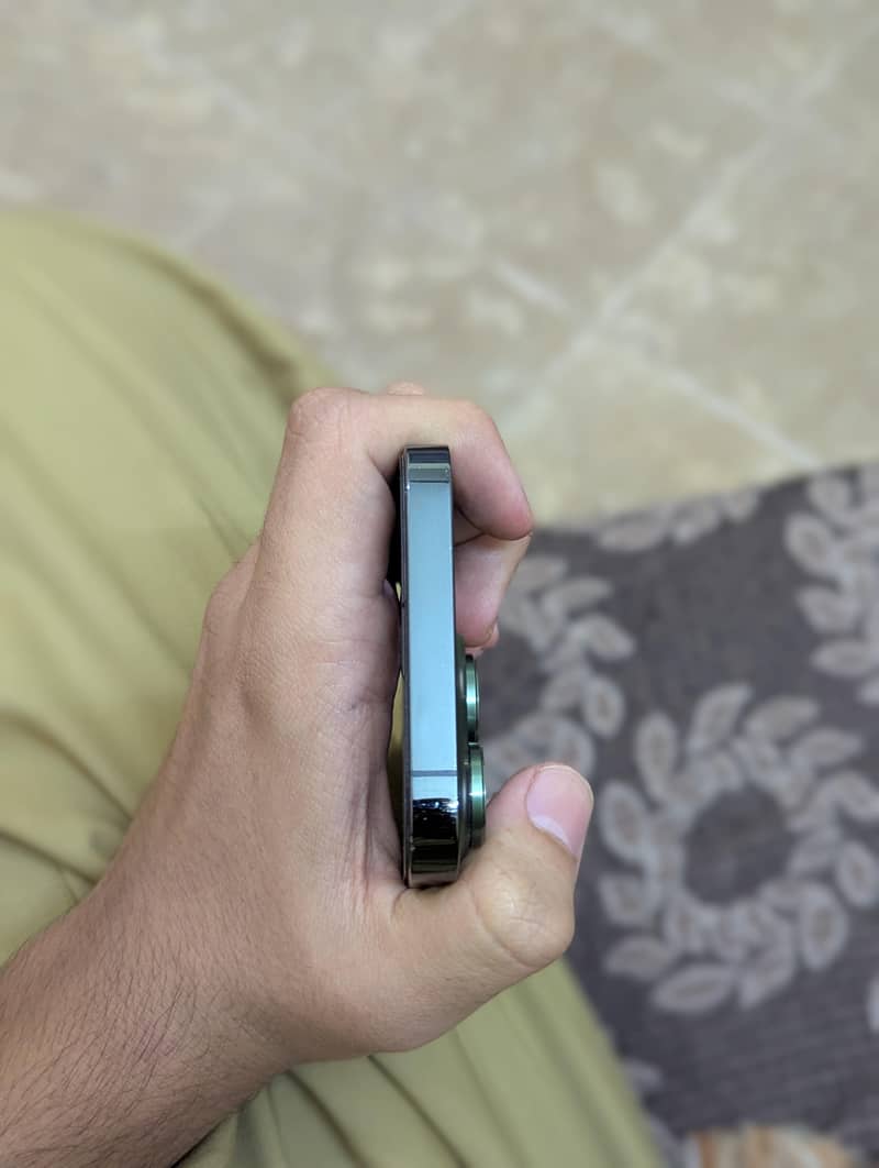 Apple iPhone 13 Pro 3
