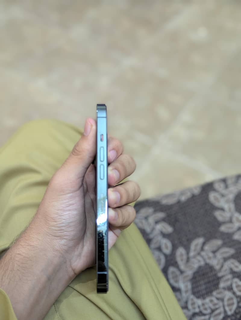 Apple iPhone 13 Pro 4