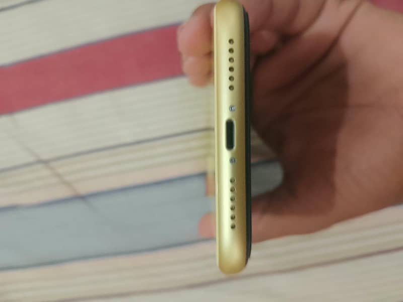 Apple iPhone 11 3