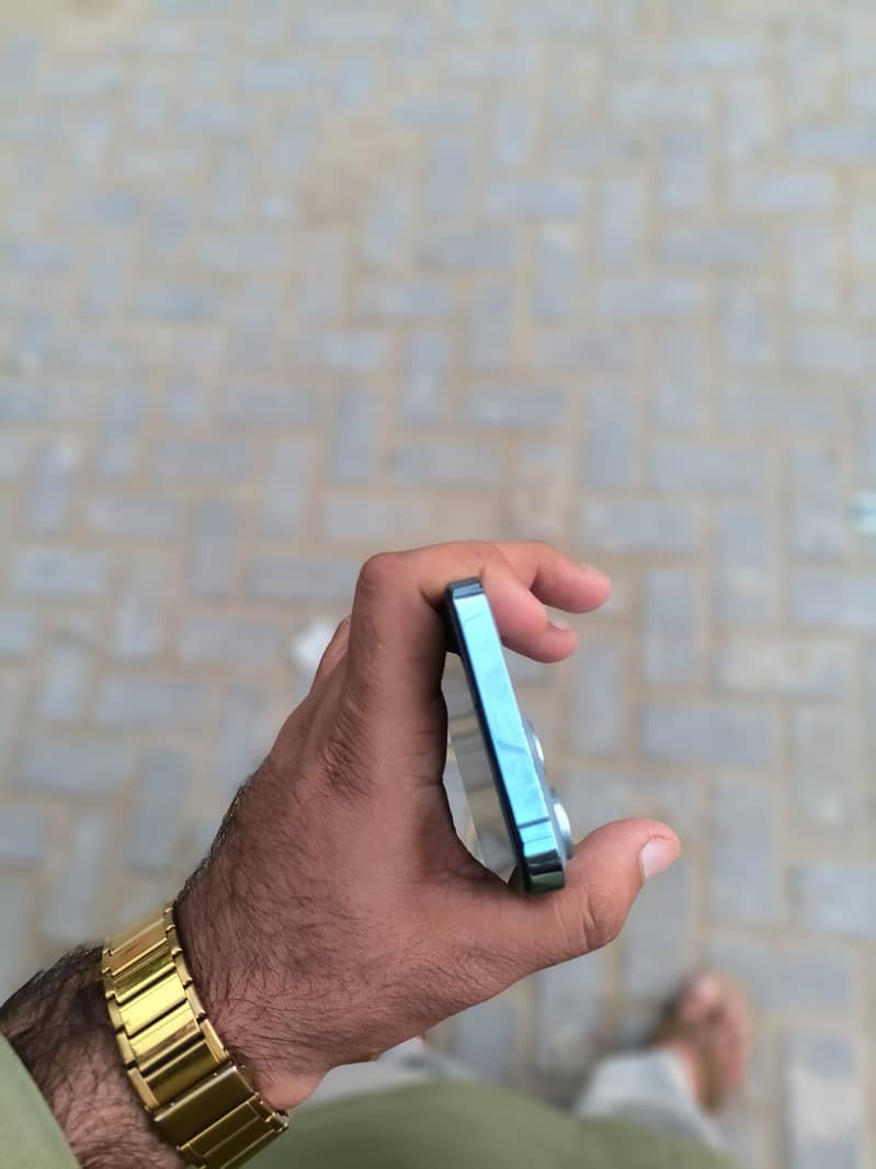Apple iPhone 13 Pro 1