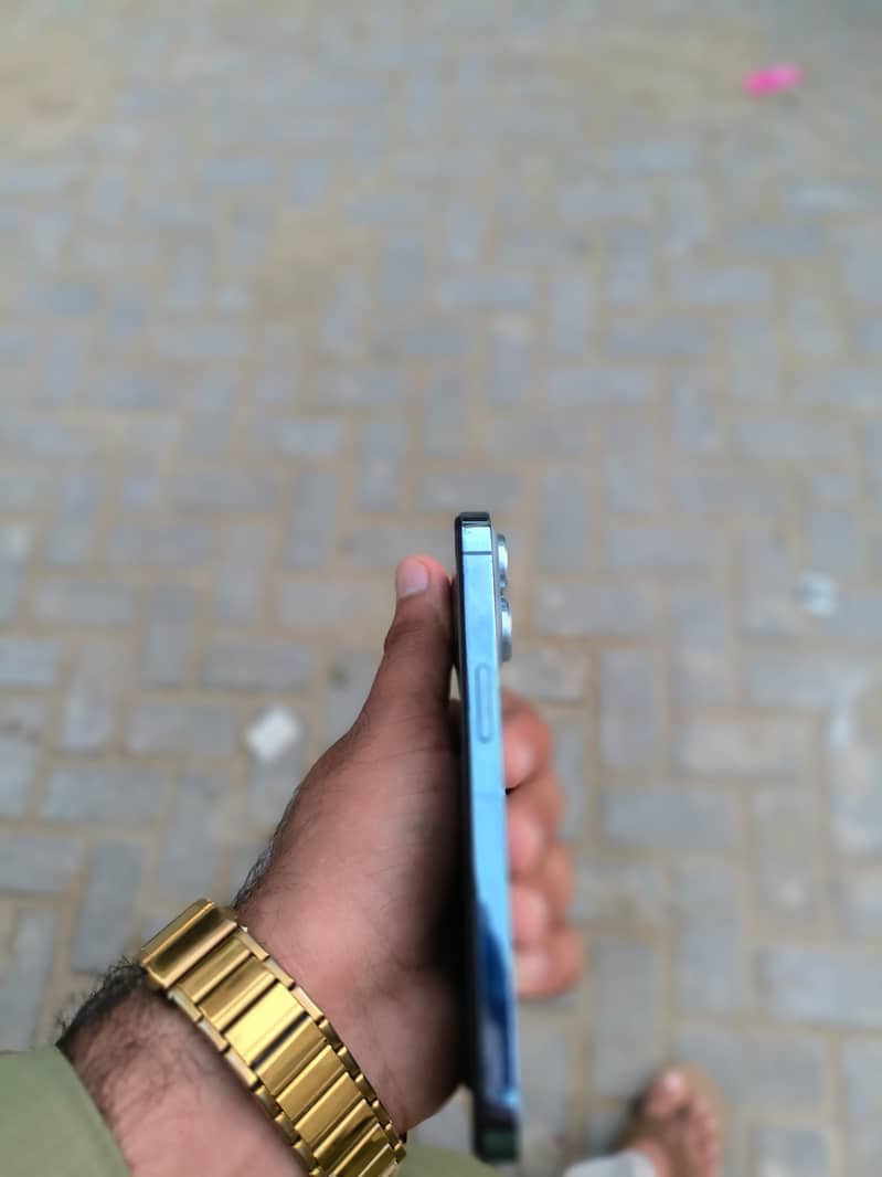 Apple iPhone 13 Pro 4