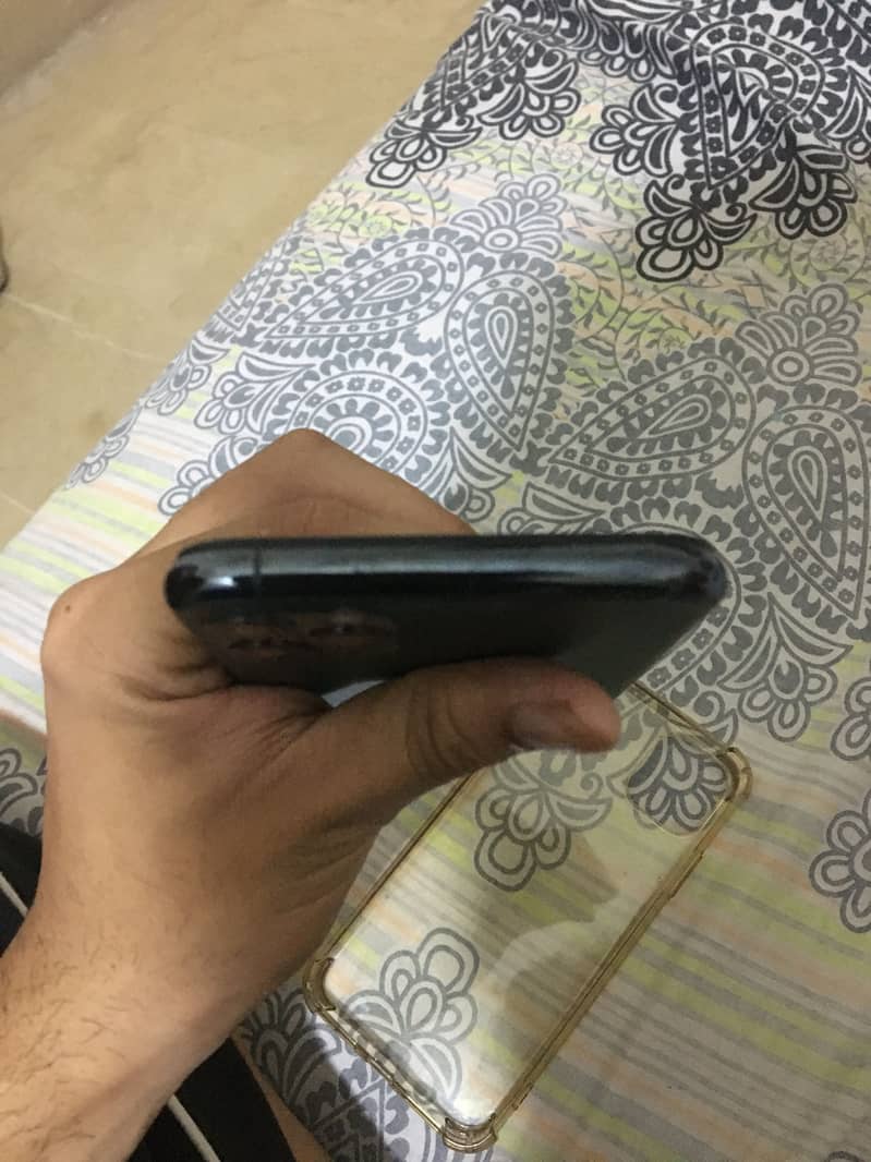Apple iPhone 11 Pro Max 2