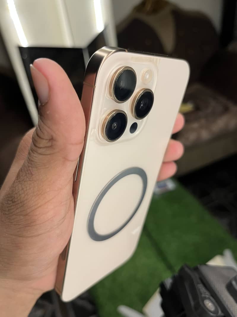 Apple iPhone 16 Pro Max 3