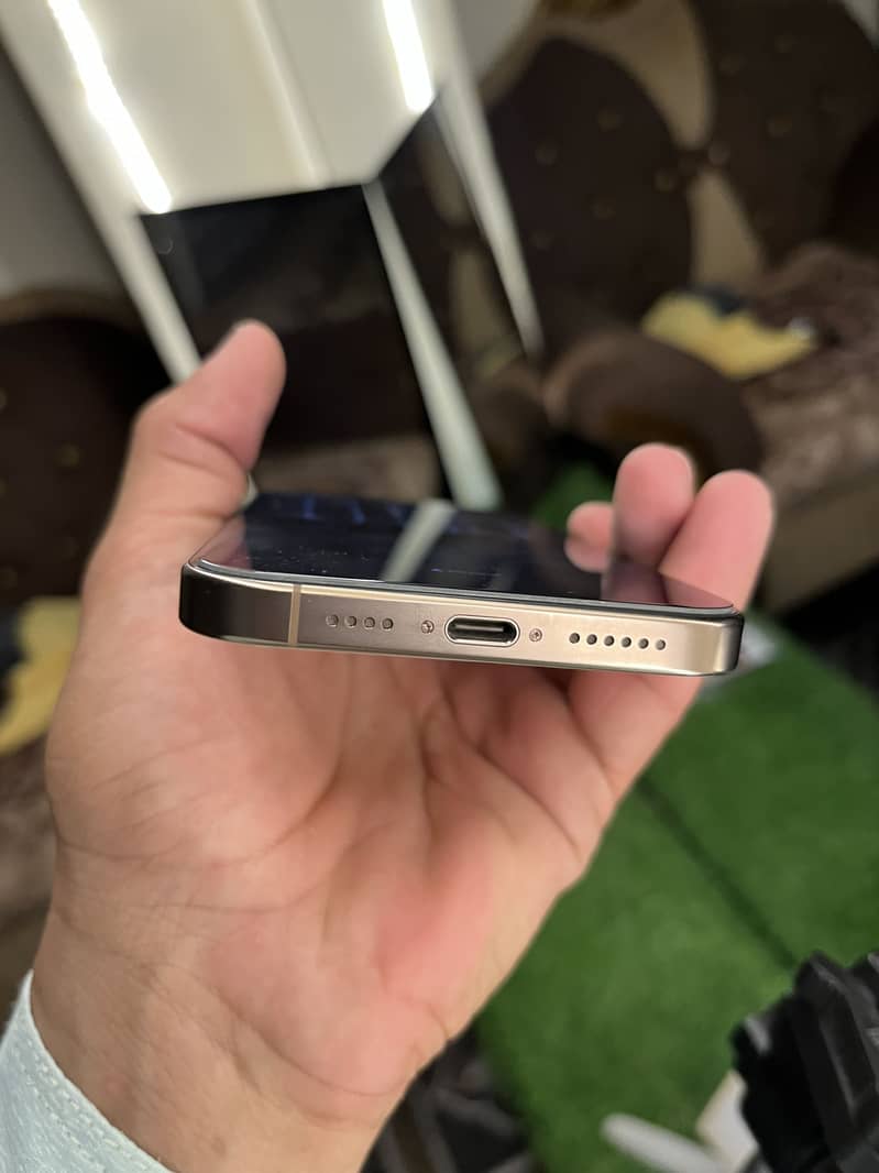 Apple iPhone 16 Pro Max 5