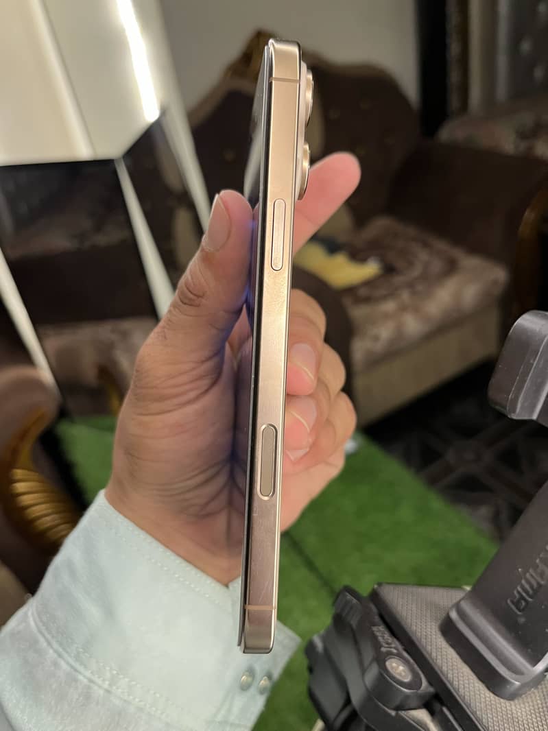 Apple iPhone 16 Pro Max 7