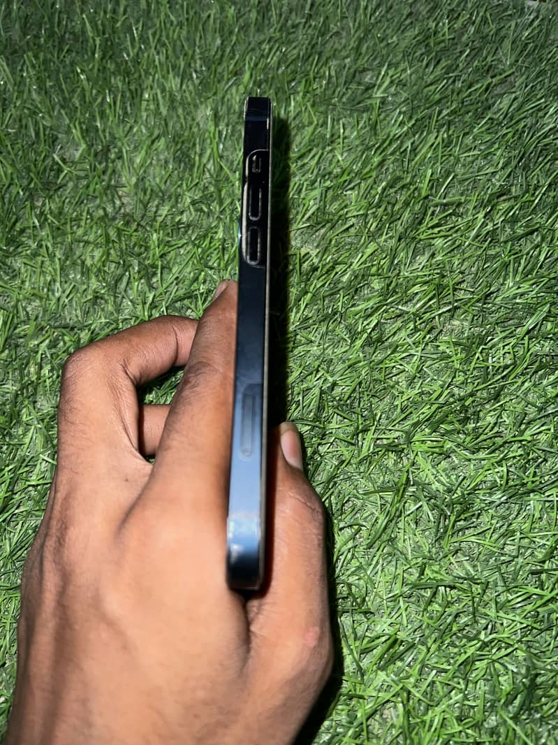 Apple iPhone 13 3