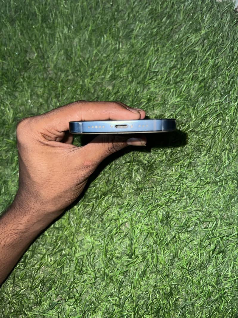 Apple iPhone 13 6