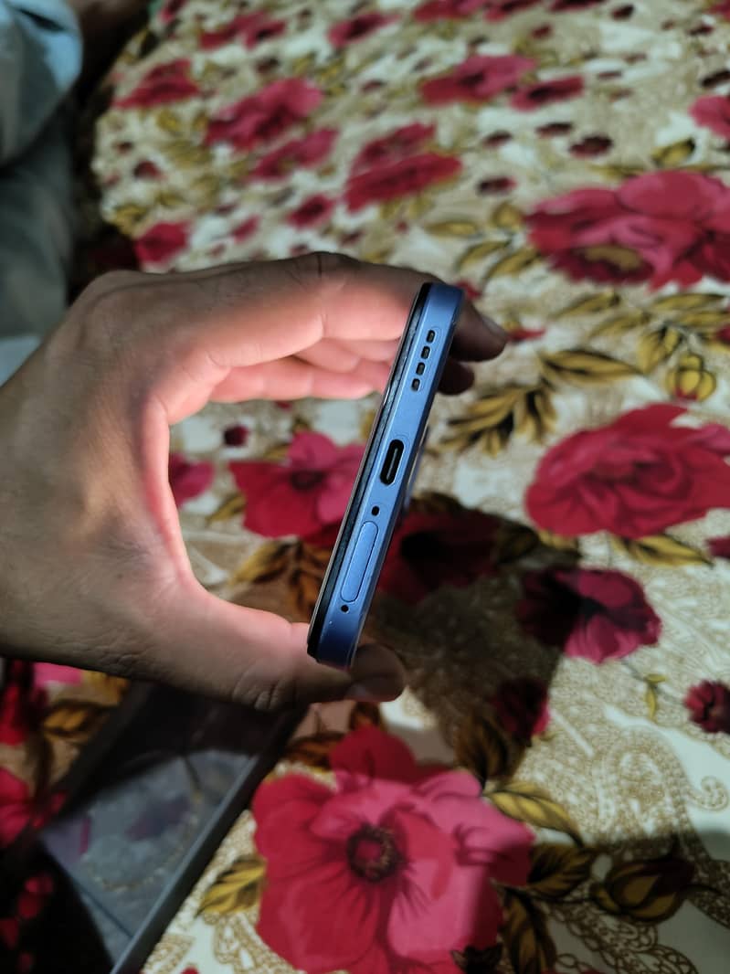 Realme C85 3
