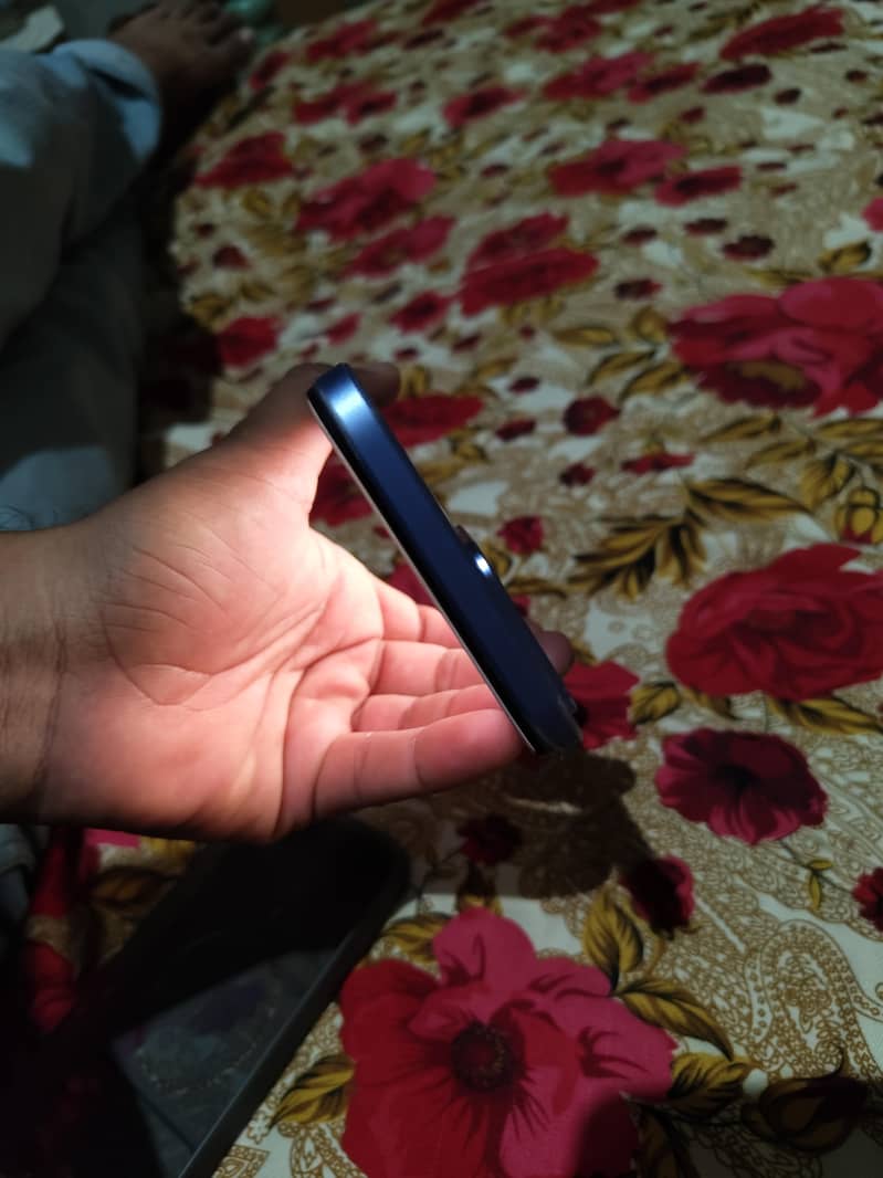 Realme C85 4