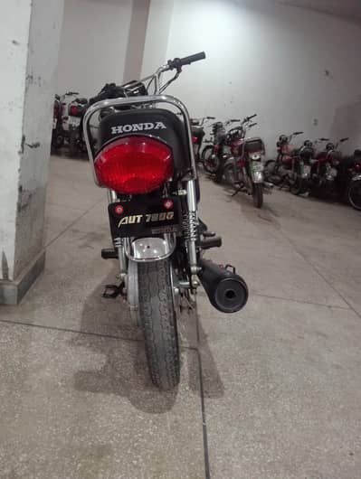 Honda 125 black and golden special edition