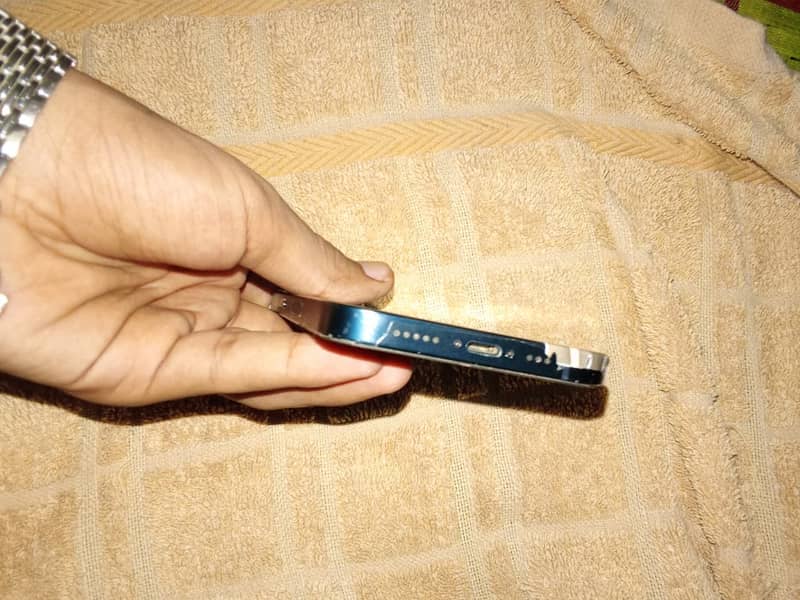Apple iPhone 14 4