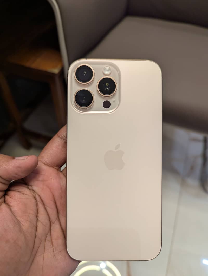 iPhone 16 Pro Max 1