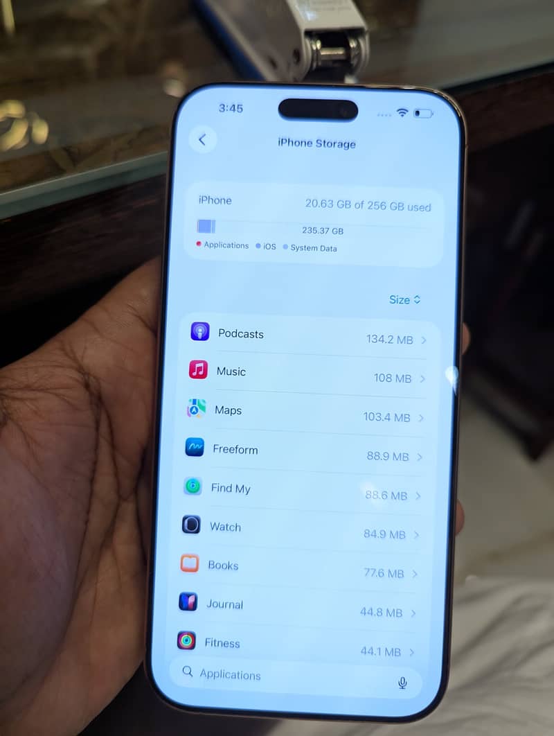 iPhone 16 Pro Max 4