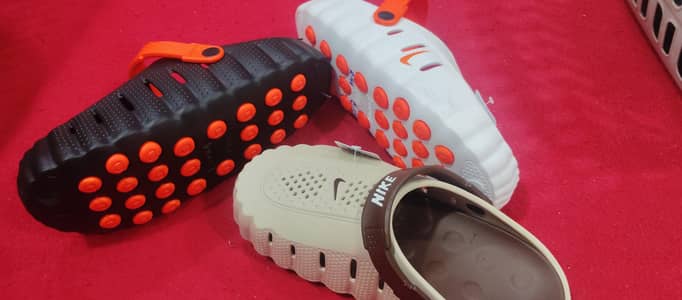 NIKE CROCKS NEW WHITE +ORANGE COLOR