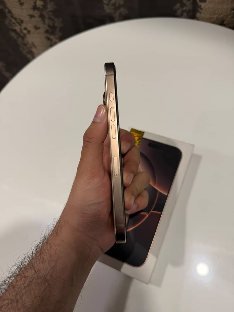 Apple iPhone 16 Pro 1