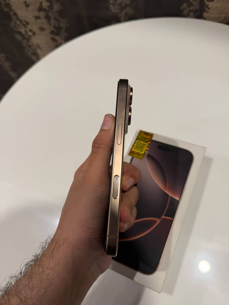 Apple iPhone 16 Pro 2