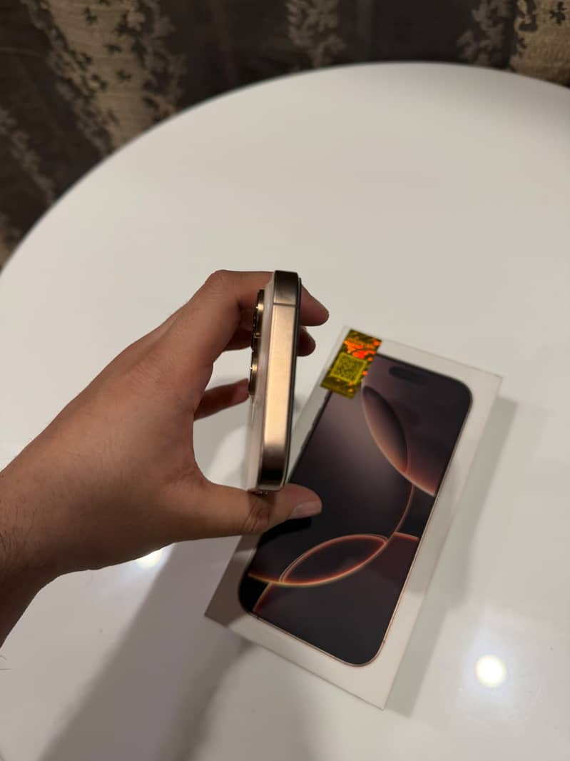 Apple iPhone 16 Pro 4