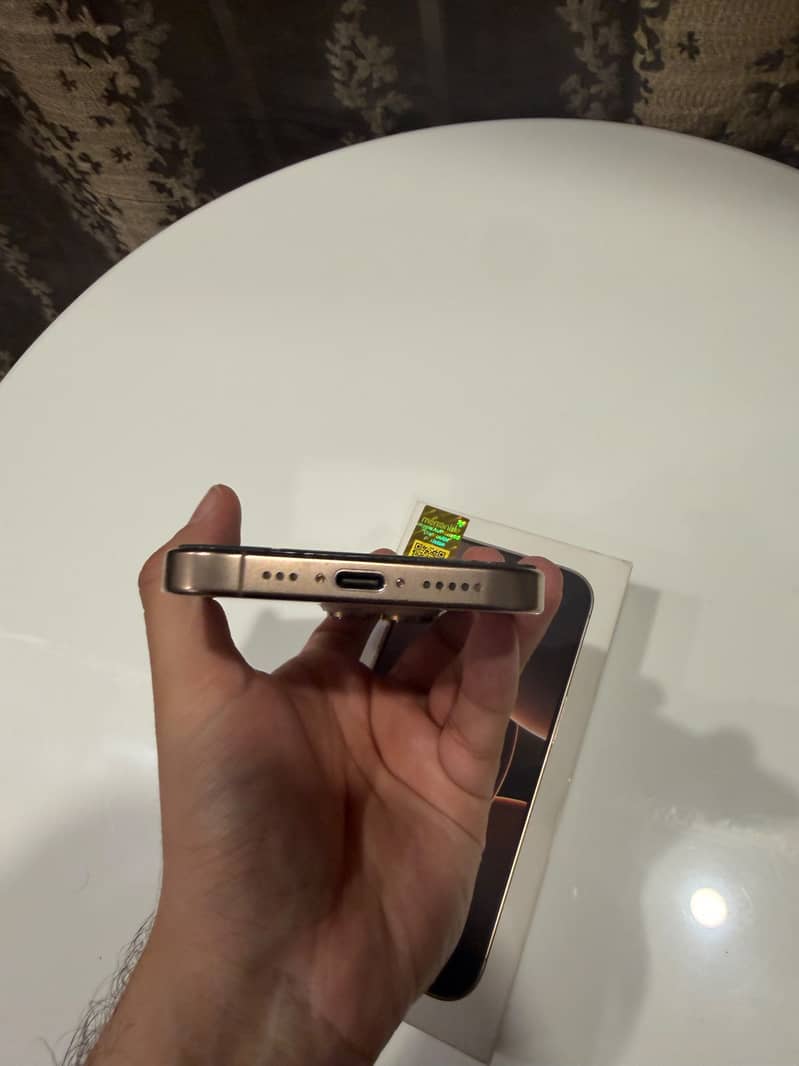 Apple iPhone 16 Pro 5