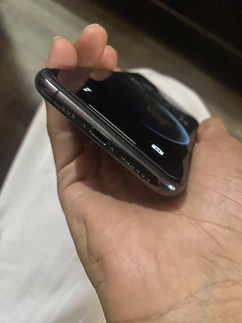 Apple iPhone 11 Pro 2