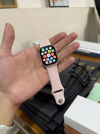 Apple Watch series 9 98% health