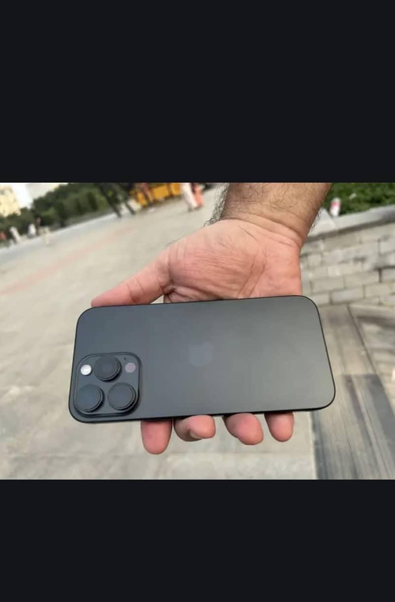Apple iPhone 16 Pro Max 1