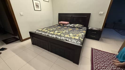 Bed set with mattress and 2 side table dressing