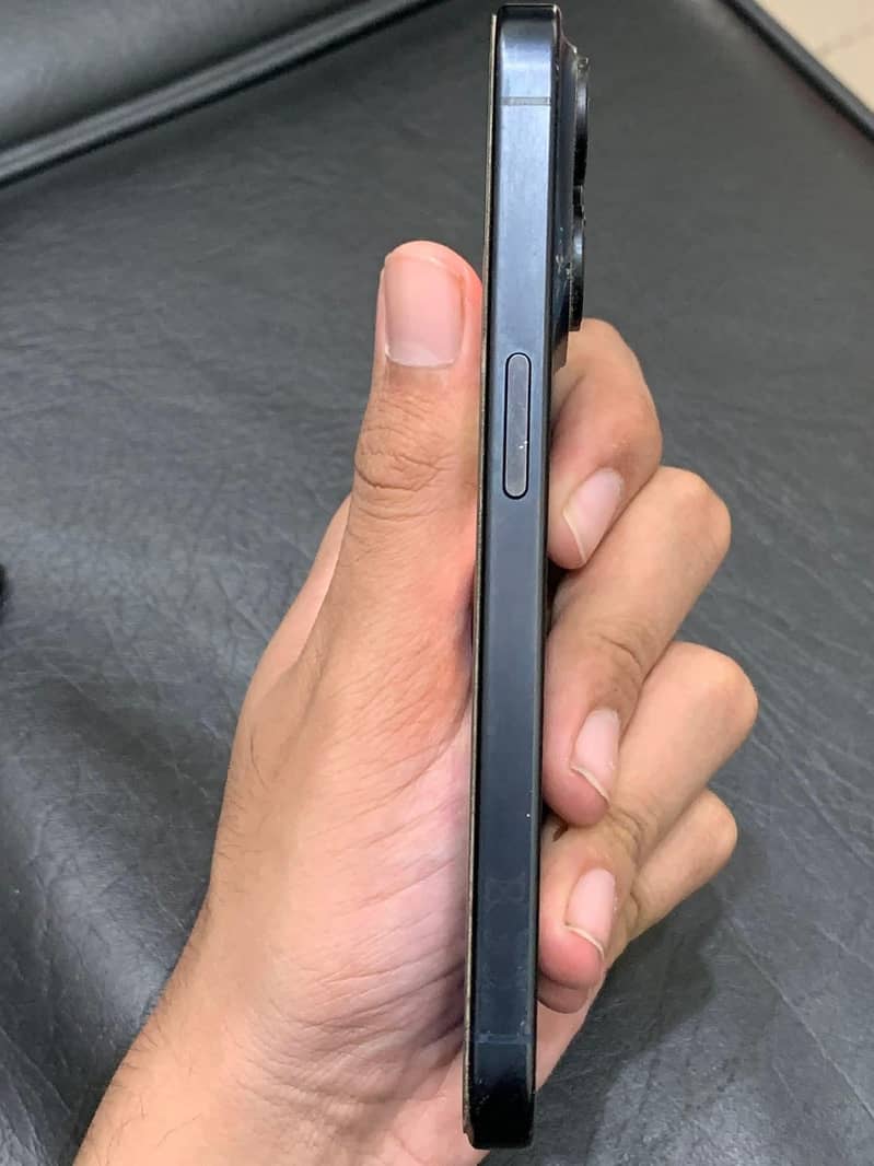 Apple iPhone 15 Pro 0