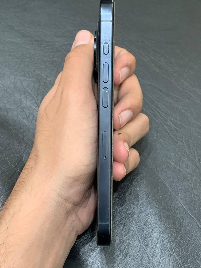 Apple iPhone 15 Pro 2