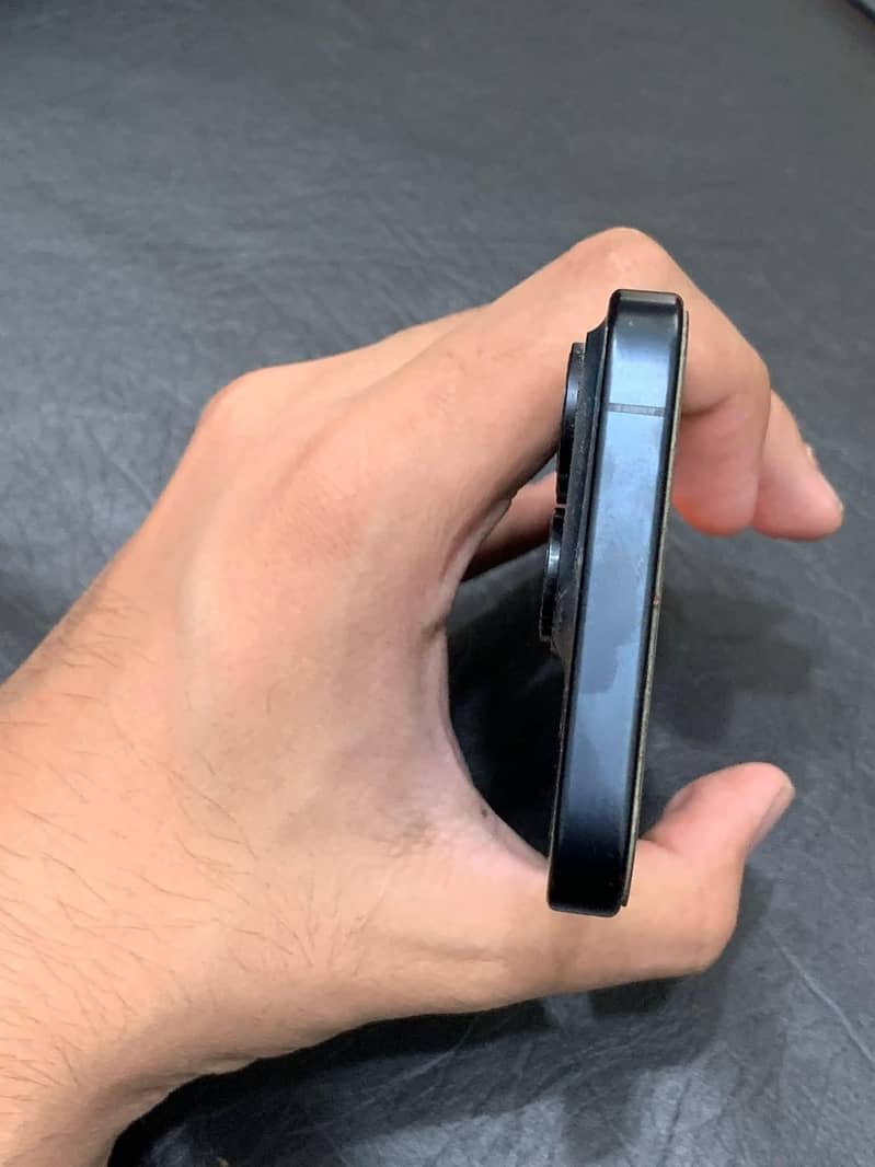 Apple iPhone 15 Pro 4