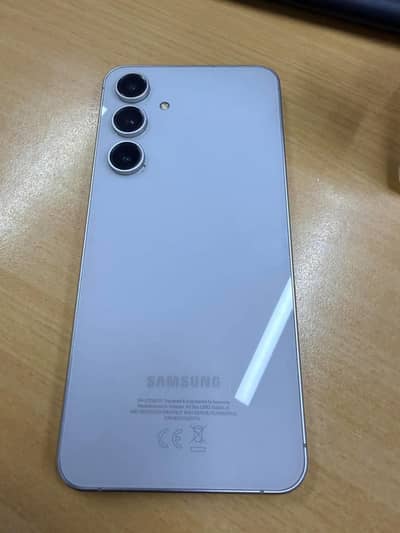 Samsung Mobile S24 fE