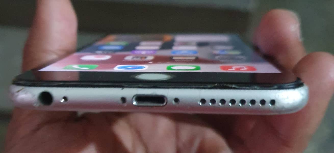 Apple iPhone 6S Plus 2