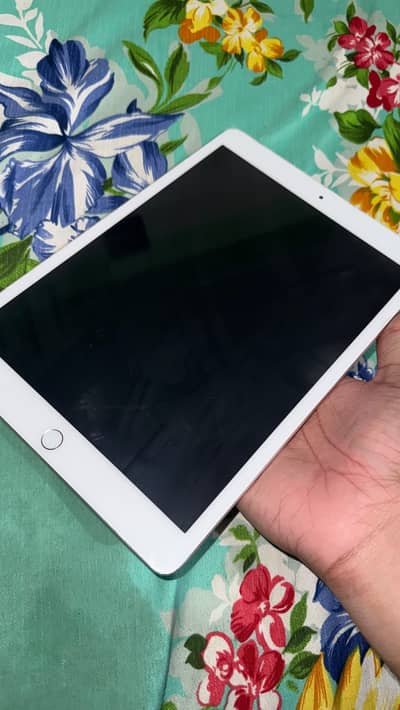 Apple iPad 8th Generation 128GB – screen replaced - decent condition