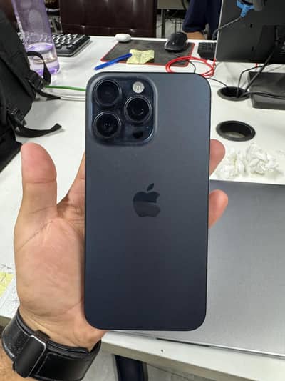 Apple iPhone 15 Pro Max waterpcked