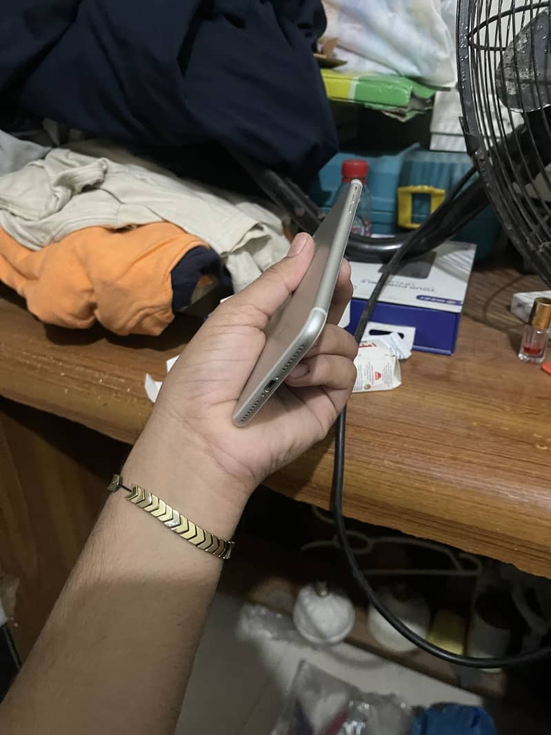 Apple iPhone 7 Plus 1