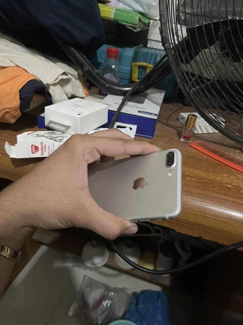 Apple iPhone 7 Plus 2