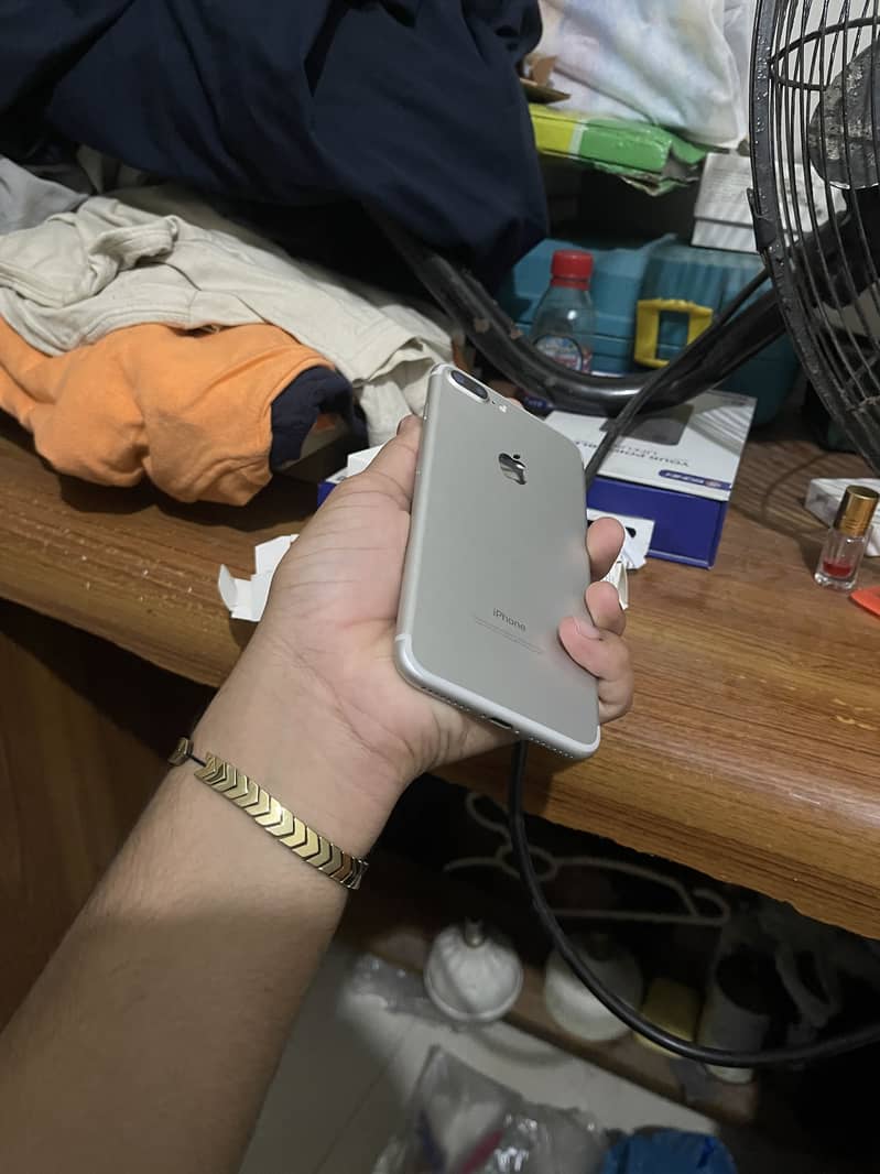 Apple iPhone 7 Plus 4