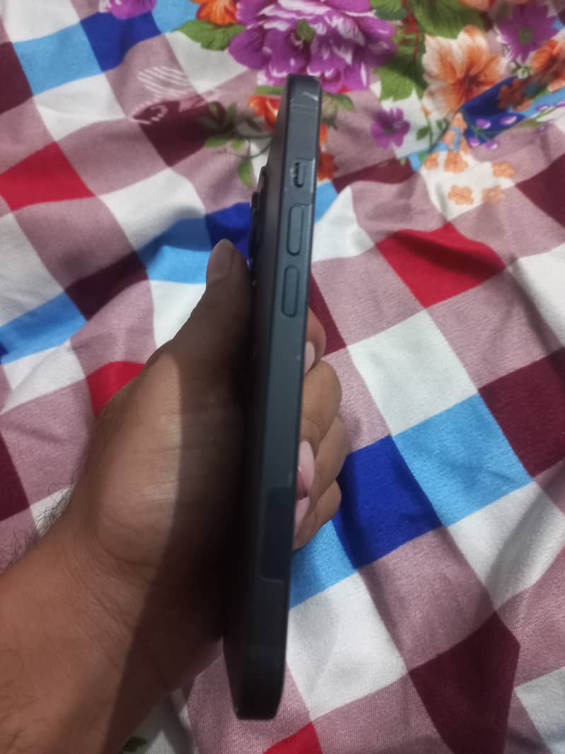 Apple iPhone 14 3
