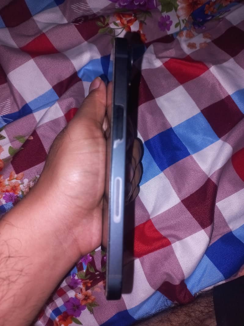 Apple iPhone 14 4