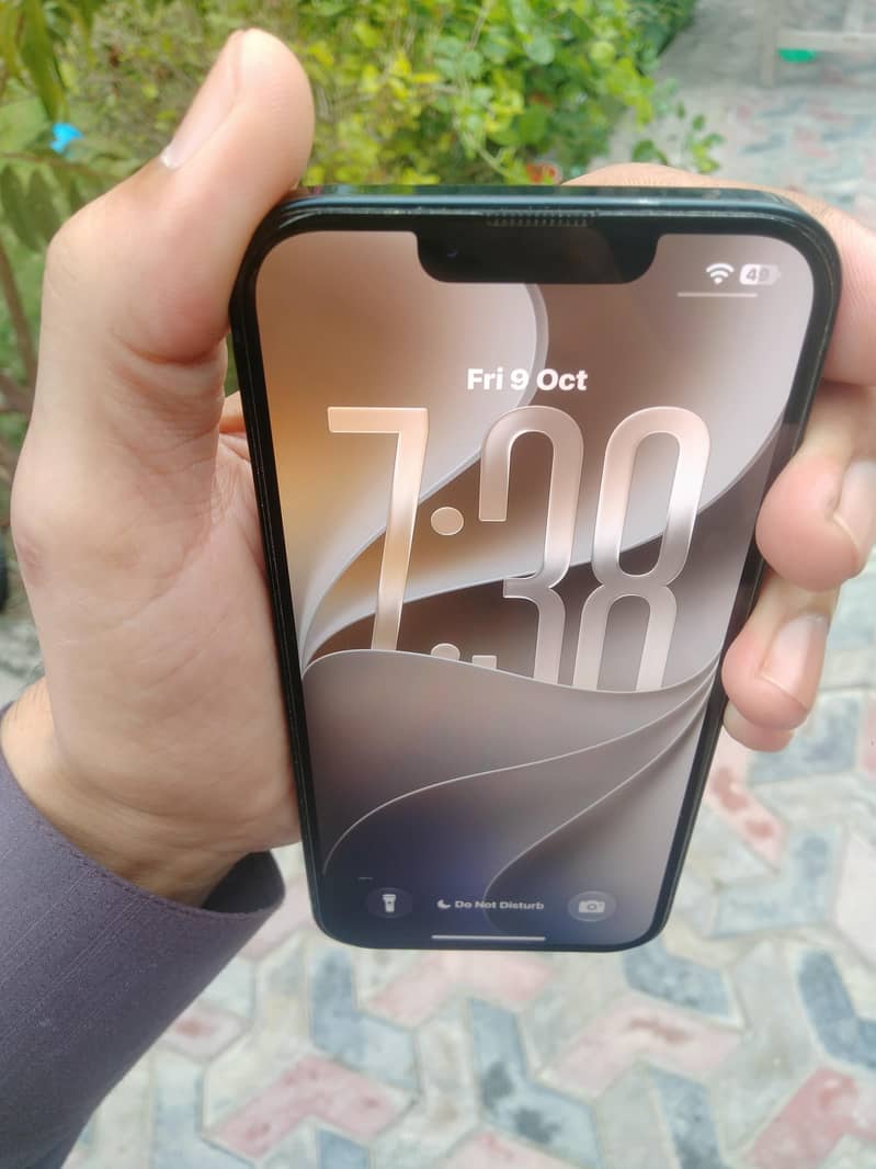 Apple iPhone 14 4