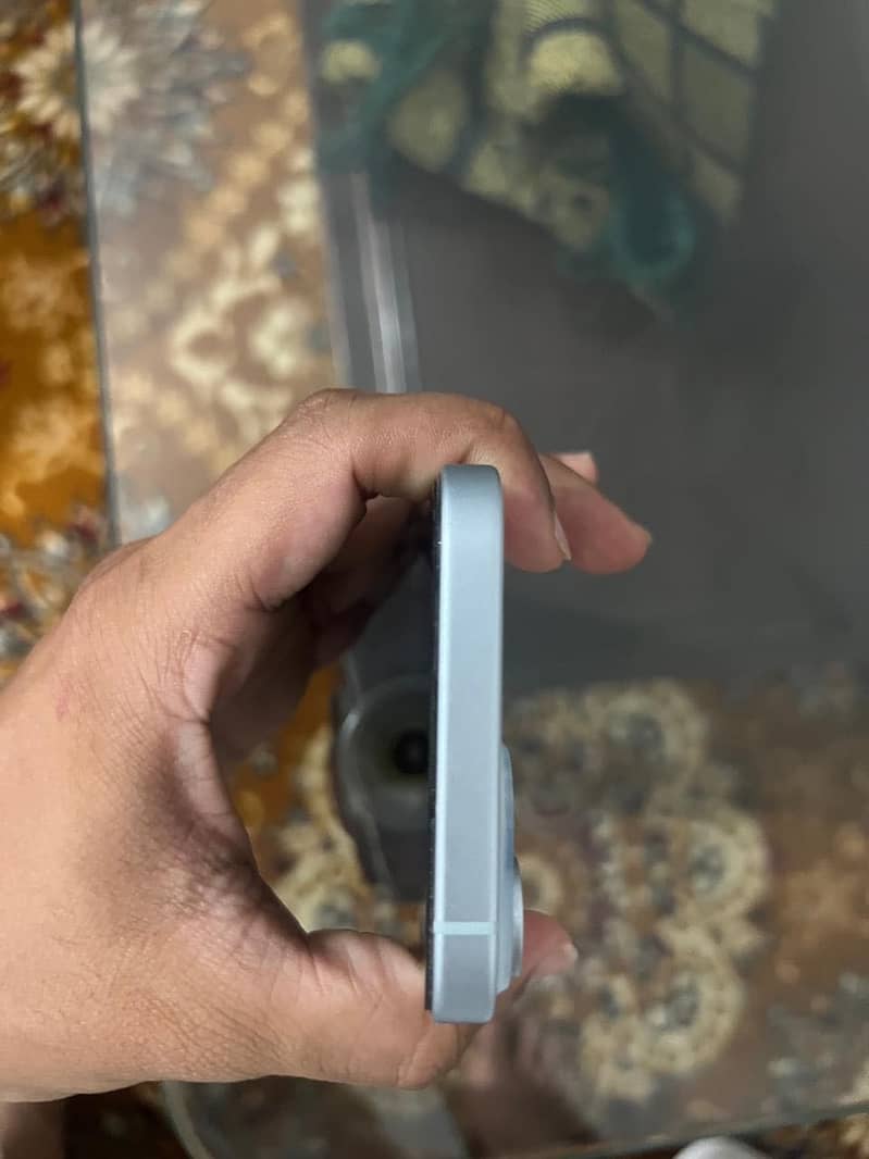 Apple iPhone 15 4
