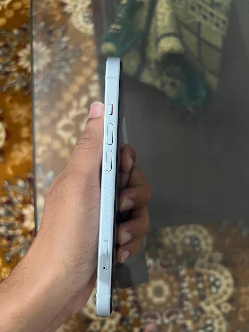 Apple iPhone 15 6