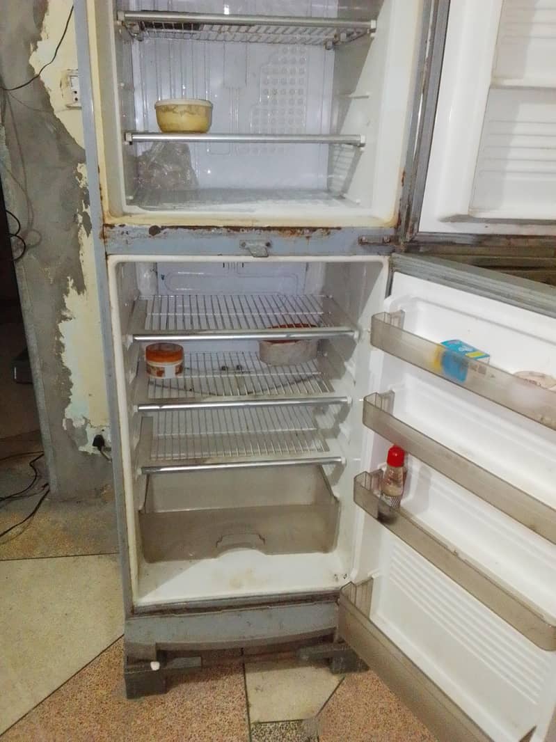 DAWLANCE FRIDGE 1