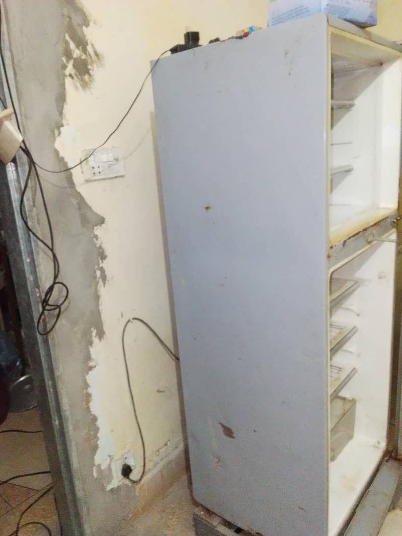 DAWLANCE FRIDGE 2