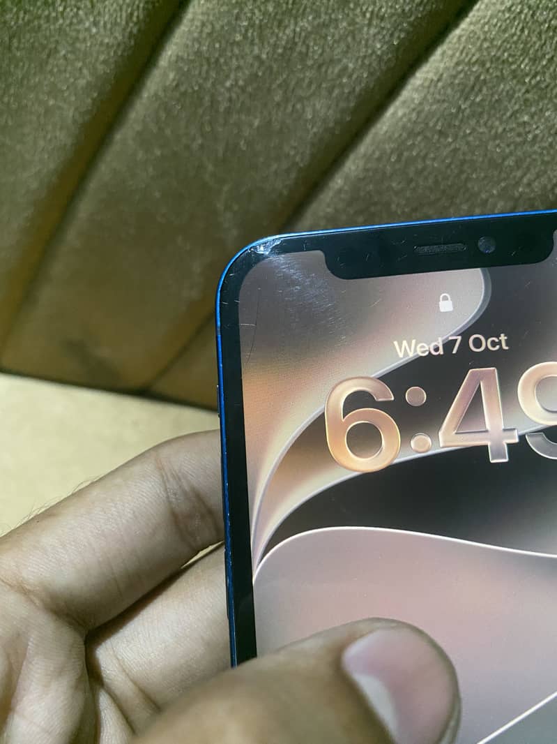 Apple iPhone 12 4