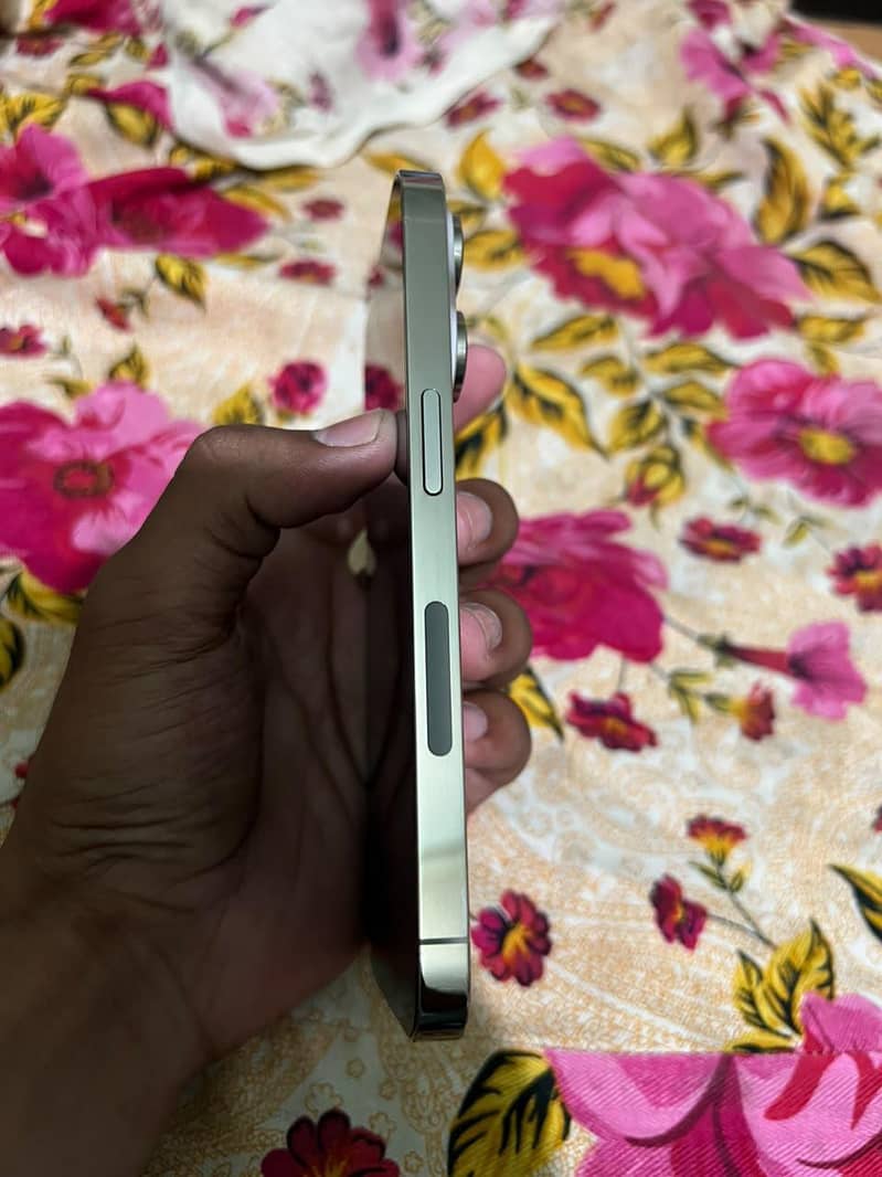 Apple iPhone 14 Pro 4